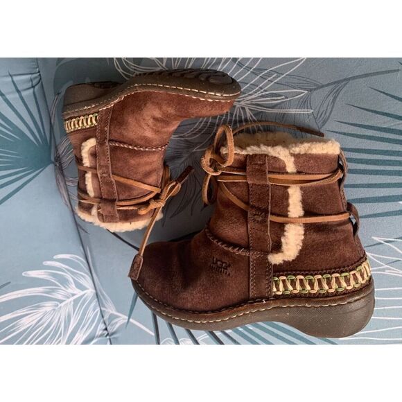 UGG Cove Suede Embroidered Sheepskin Shearling Moccasin Tie Ankle Boot sz 6 - Picture 5 of 8